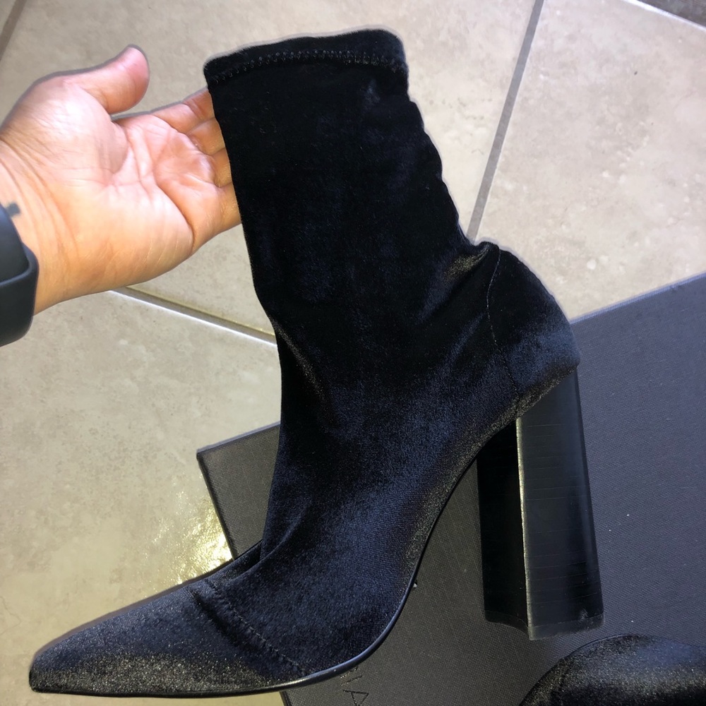 Tony Blanco black velvet